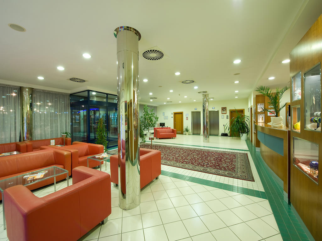 Ramada Airport 4* Praga