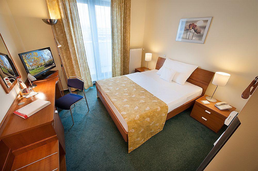 Ramada Airport 4* Praga